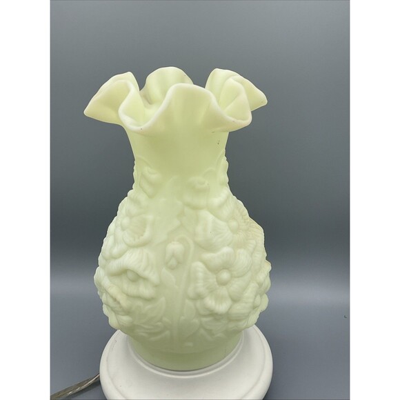 Vintage Fenton floral yellow custard poppy Uranium Shade.9.25”H,4”base,6” - Picture 11 of 16